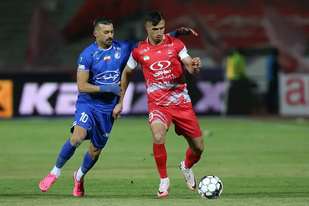 هم‌هتل شدن استقلال، پرسپولیس و داوران در اراک