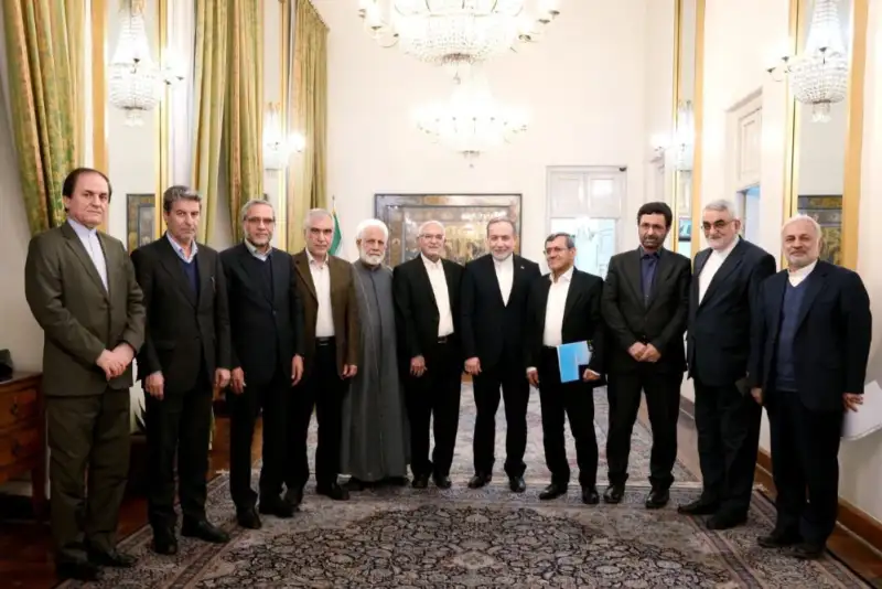 تأکید عراقچی بر تقویت تعامل بین وزارت‌خارجه و مجلس