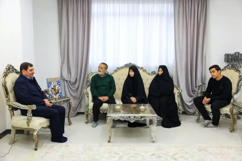 دیدار مخبر با خانواده کریمی‌دوست از شهدای جنگ 12روزه