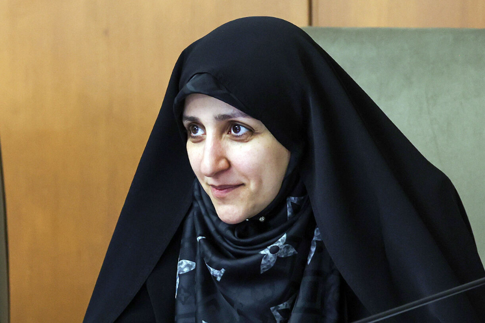 إحصائيات الحضور والإنجاز تثبت أن المرأة الإيرانية تتمتع بإيمانٍ راسخ ودور فعّال في تنمية الوطن