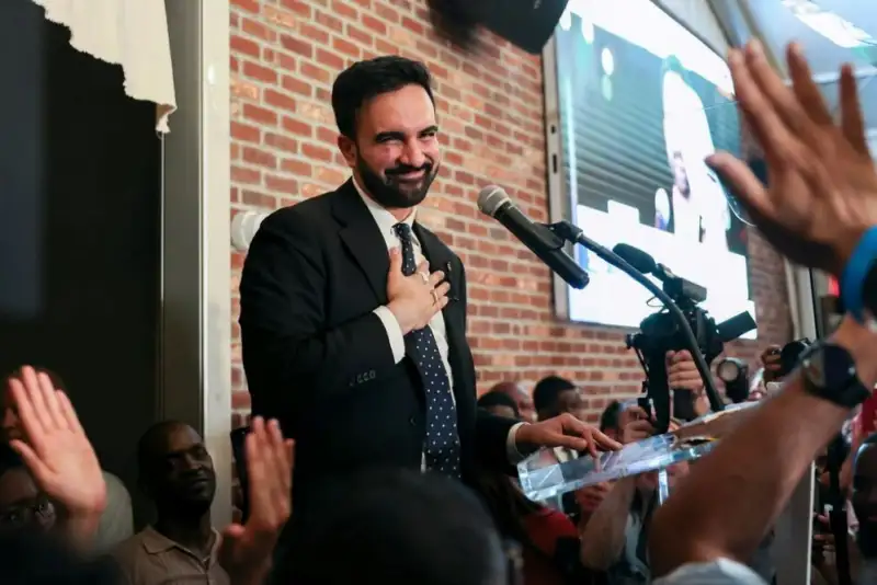 شهردار منتخب نیویورک: مردم بخشی از سیاست‌ورزی باشند