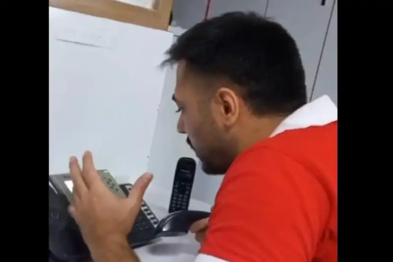 لحظه نجات مرد 45 ساله با راهنمایی اپراتور هلال احمر+فیلم