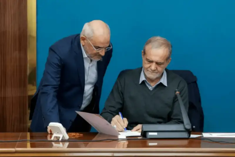 ابلاغ مصوبۀ افزایش سن دانشجویان فرهنگیان