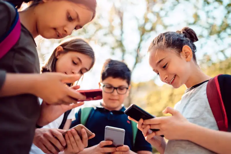 ممنوعیت استفاده از شبکه‌های اجتماعی برای افراد زیر 16 سال در استرالیا