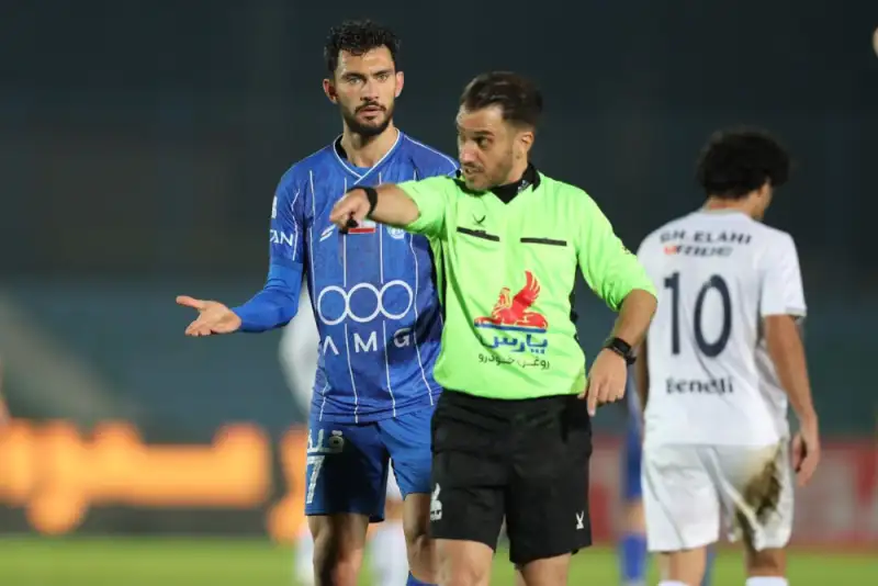 باشگاه استقلال از داوری دیدار با ملوان شکایت می‌کند