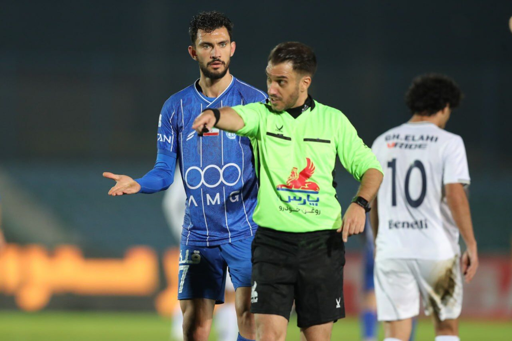 باشگاه استقلال از داوری دیدار با ملوان شکایت می‌کند