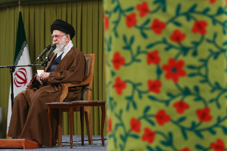 گزارش تصویری| دیدار هزاران نفر از مداحان و ستایشگران اهل بیت با رهبر معظم انقلاب