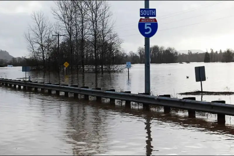 وضعیت اضطراری در واشنگتن در پی بارش‌های سیل‌آسا