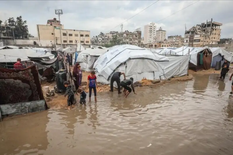 سازمان ملل: طوفان «بایرون» چادرهای آوارگان غزه را به زیر آب برد