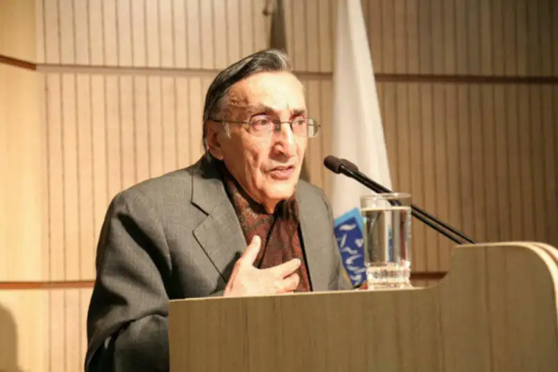 کامران فانی کتابشناس پیشکسوت درگذشت/پیام تسلیت پزشکیان