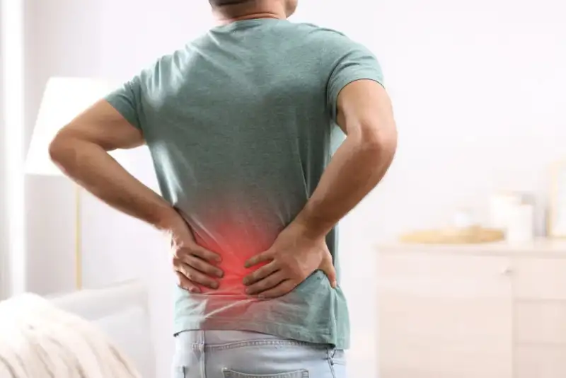 نشستن اشتباه، علت کمر درد