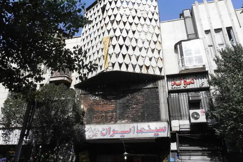 قدیمی ترین سینمای تهران در آتش سوخت