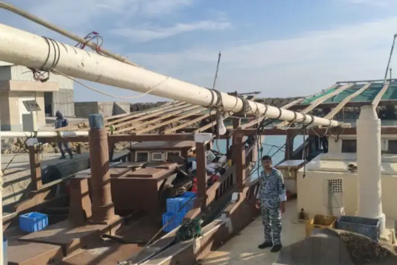 توقیف 2 لنج غیرمجاز عمانی و کشف 100 کیلوگرم مارماهی