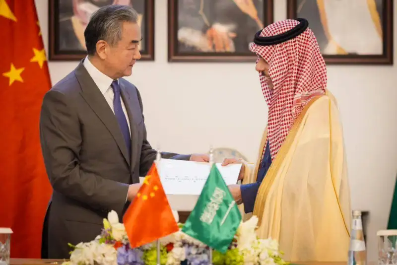 سفر وزیر خارجه چین به عربستان