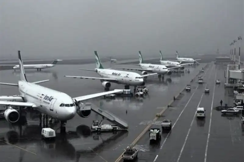 لغو پروازهای کیش/ مدارس کیش غیرحضوری شد/ تغییر ساعت کار بانک ها