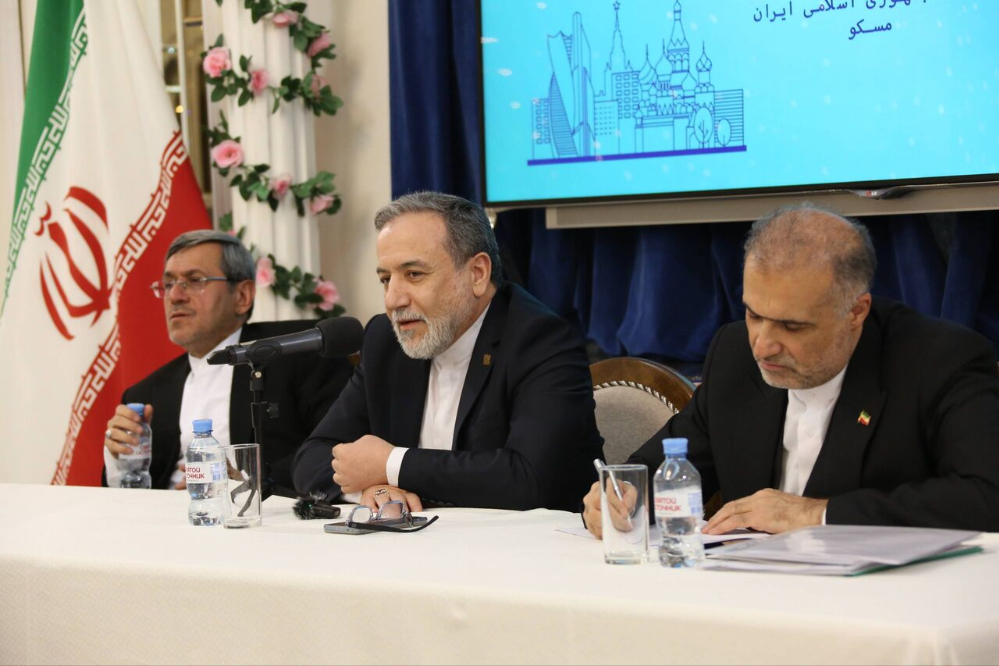 Аракчи подчеркнул решимость иранского народа защищать законные ядерные права