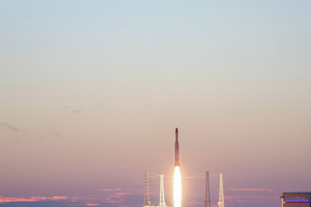 كبسولة بيولوجية إيرانية جديدة جاهزة للإطلاق؛ بناء صاروخ إطلاق لحمل الكائنات الحية