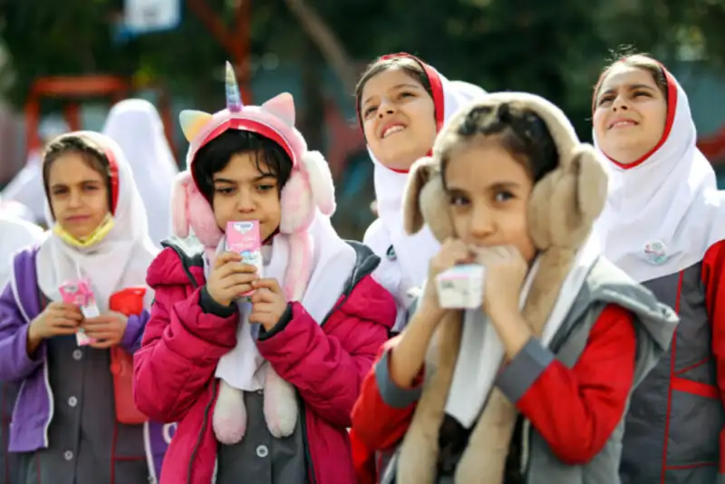 طرح توزیع شیر در تمامی مدارس ابتدایی کشور اجرا شده‌است