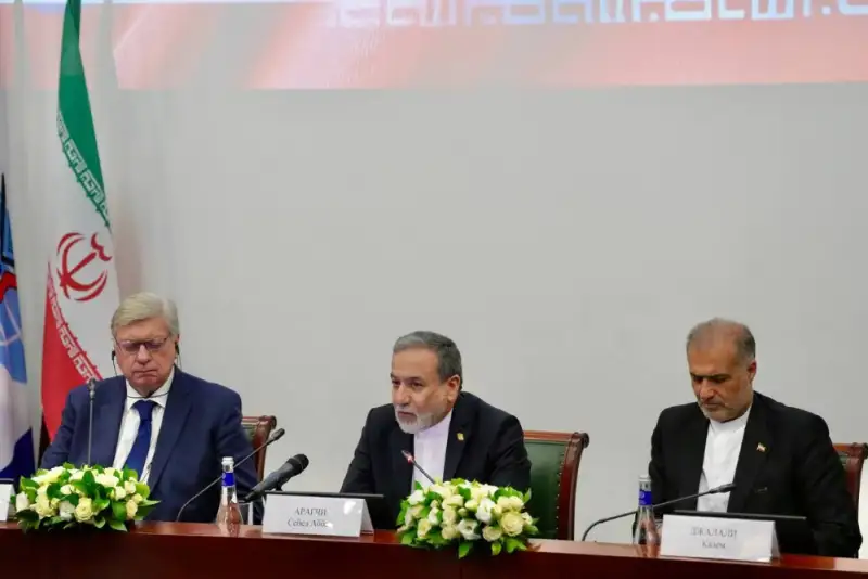 روایت عراقچی به دانشجویان روس درباره تغییر پیام‌های آمریکا در جنگ 12 روزه