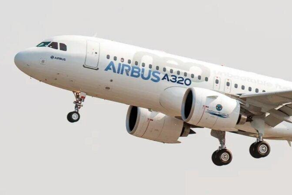 توقف پروازها در بندرعباس به دلیل طوفان شدید