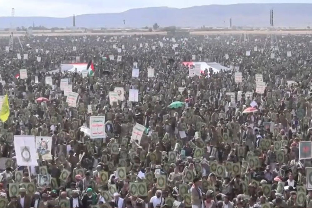 צעדה בת מיליון איש בתימן דורשת פעולה קונקרטית נגד עלבונות לקוראן.