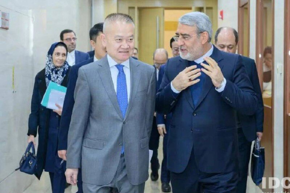 إيران تعرب عن استعدادها لتعزيز التنسيق متعدد الأطراف مع الصين