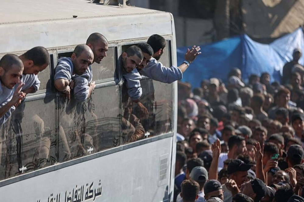 צבא ישראל שחרר שישה אסירים פלסטינים מרצועת עזה.