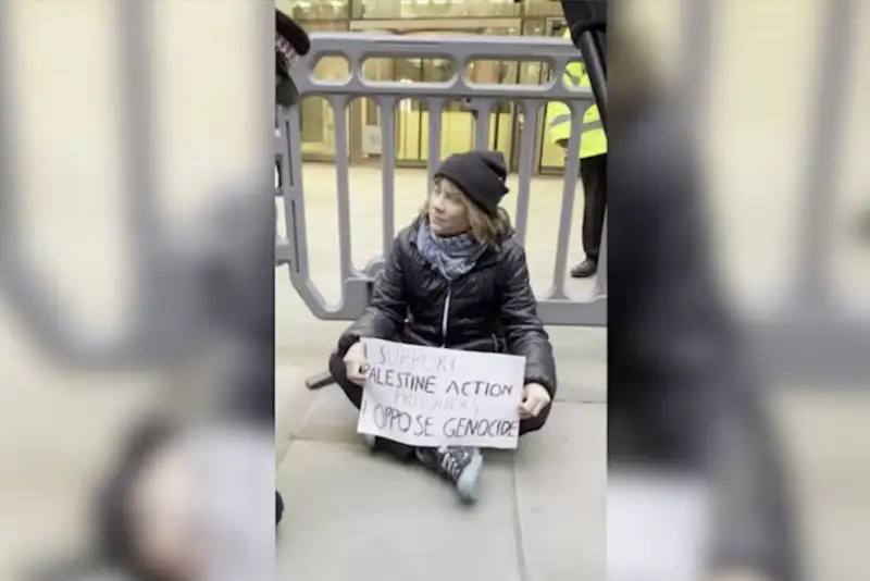 فعال محیط زیست در لندن بازداشت شد