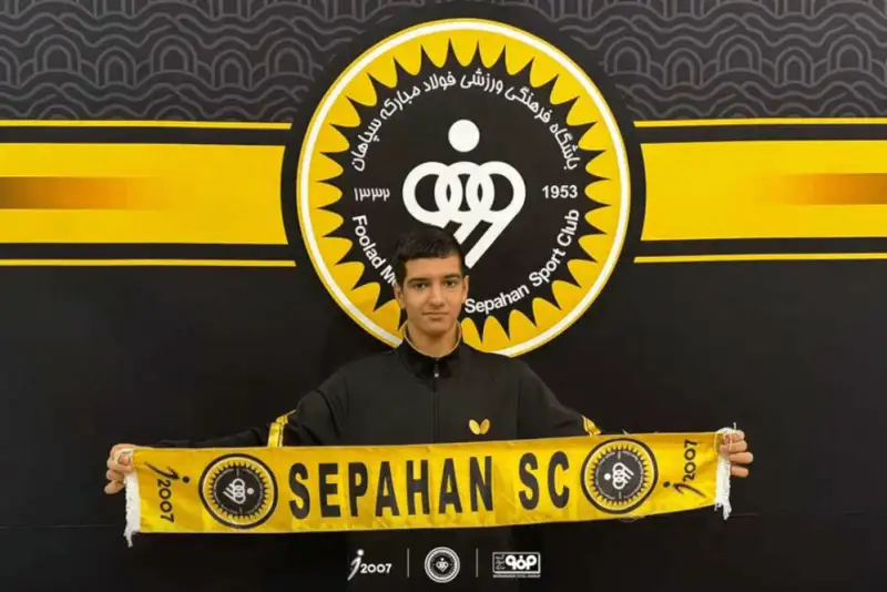 نابغه تنیس روی میز در نصف جهان