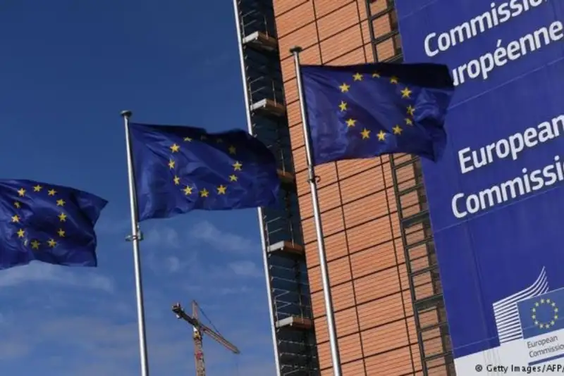 اتحادیه اروپا ممنوعیت ویزای آمریکا برای شهروندان اروپایی را محکوم کرد