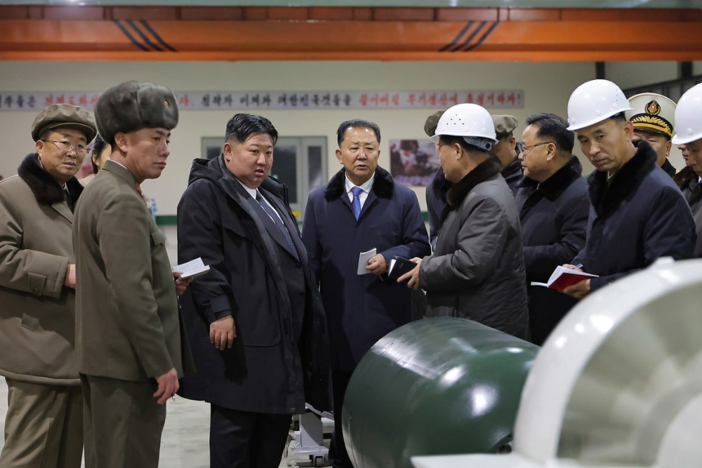 بازدید کیم جونگ اون از تسلیحات زیرآبی جدید کره شمالی