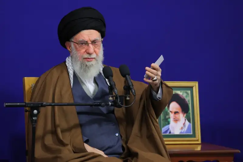 گزارش تصویری| دیدار اعضای ستاد برگزاری کنگره بزرگداشت آیت‌الله  میلانی با رهبر انقلاب