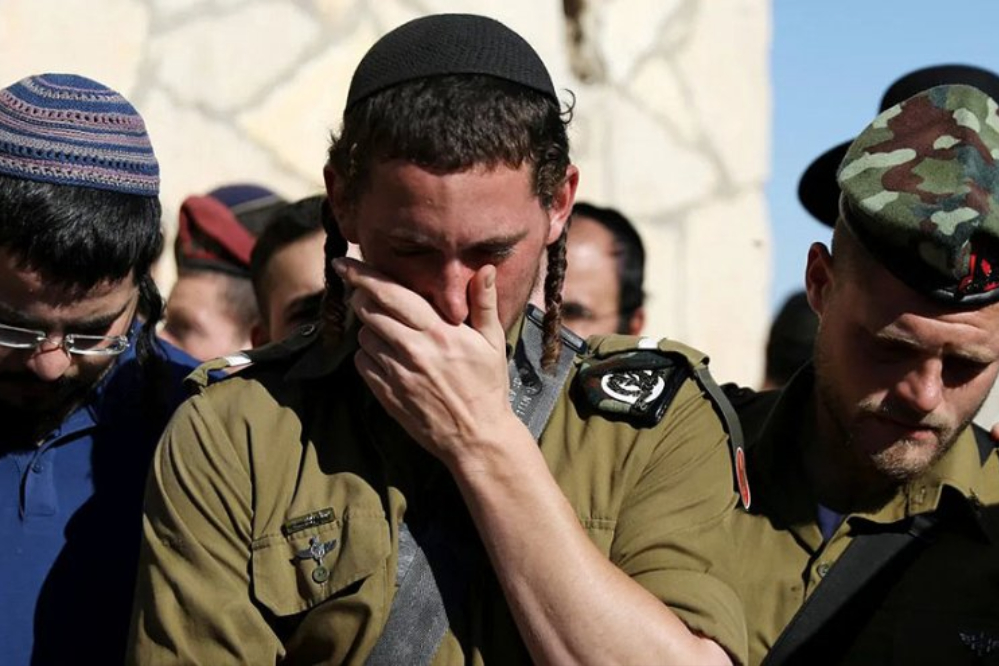 עיתון עברי אחרונות: התפרצות חוסר שביעות הרצון בלב הצבא ובחומתו האחורית החלה להיסדק.