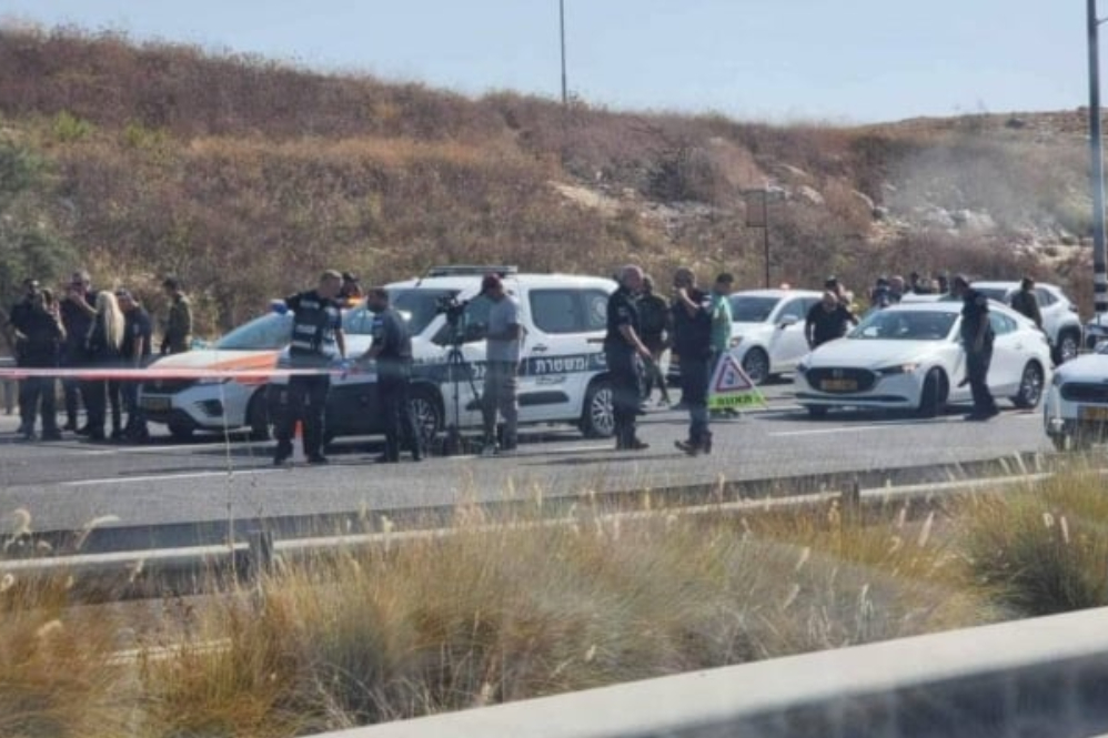 פיגוע ירי ממערב לרמאללה; כוחות ישראליים הטילו מחסום ביטחון בחיפוש אחר המבצע.