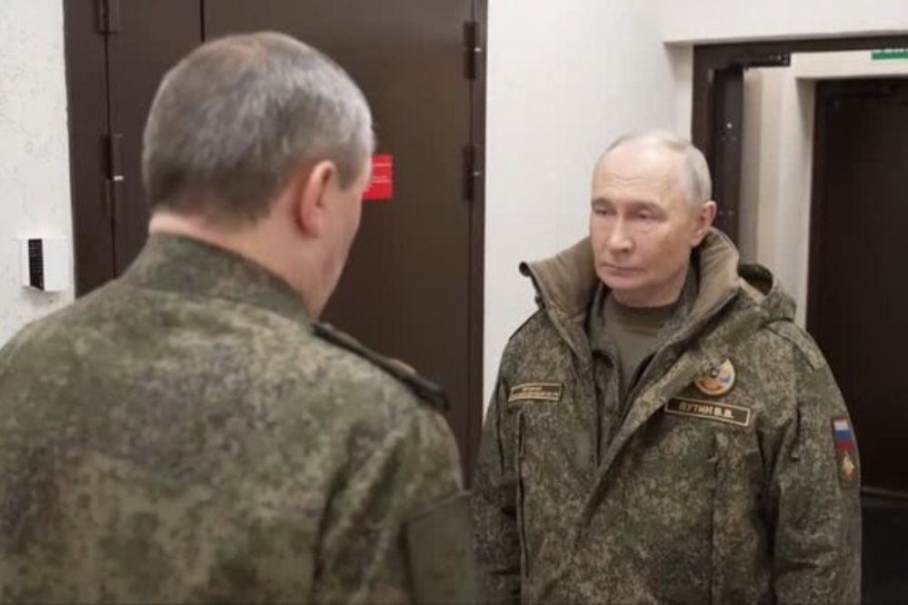 بازدید پوتین از مرکز فرماندهی روسیه