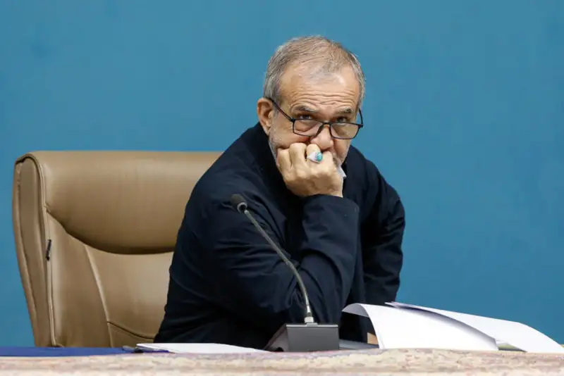 پزشکیان از کدام کانون‌های قدرت مزاحم گلایه می‌کند؟