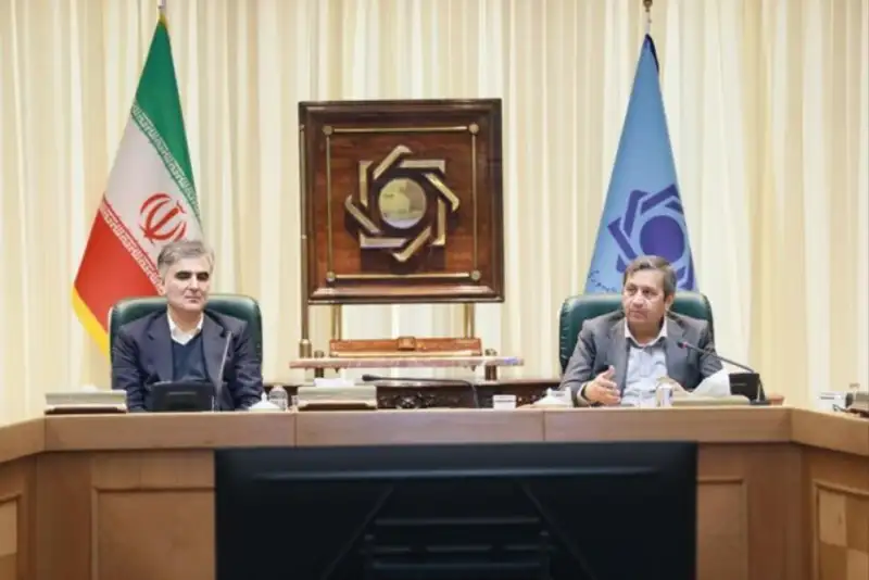 همتی: ناترازی‌های بانکی مدیریت می‌شود