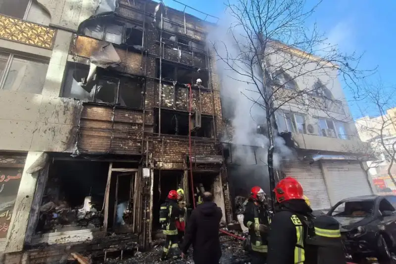 جزئیات آتش‌سوزی گسترده در خیابان امام رضا مشهد