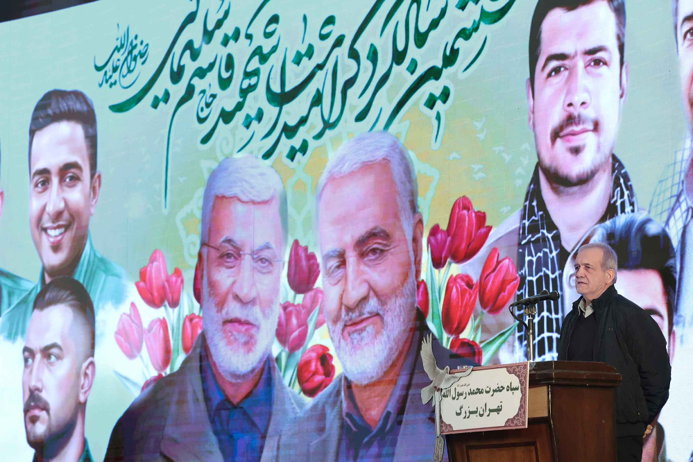 پزشکیان: موظفیم مشکل معیشت مردم را حل کنیم/سردار سلیمانی مدافع مظلوم بود