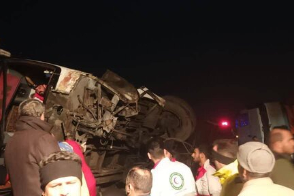 واژگونی اتوبوس در جاده گرمسار با 25 مجروح