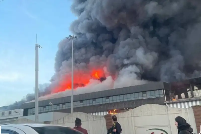 آخرین جزئیات از آتش سوزی کارخانه کاله آمل؛ آتش مهار شد ؛ انتقال 5 مصدوم به بیمارستان