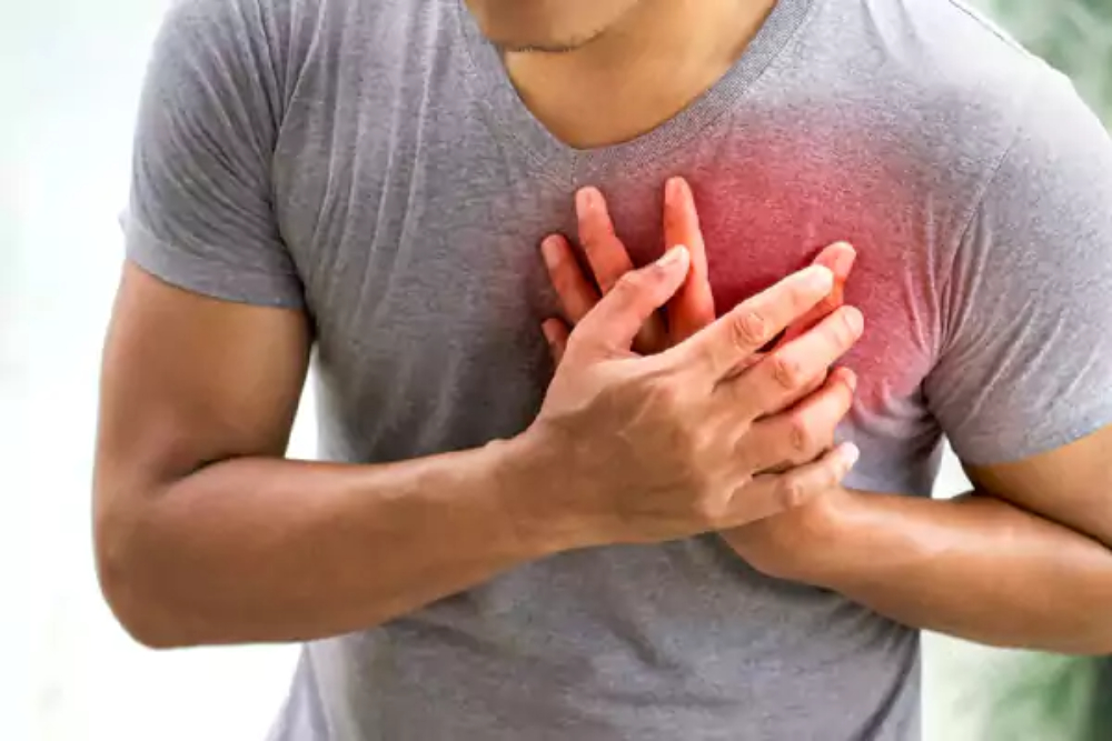 درچه صورت درد در قفسه سینه نشانه مشکل قلبی است؟