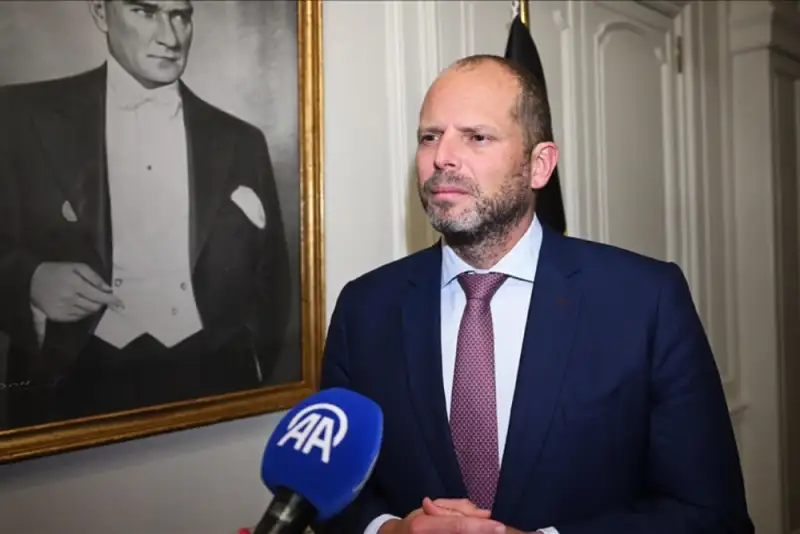 پاسخ وزیر دفاع بلژیک برای اعزام نیرو به گرینلند