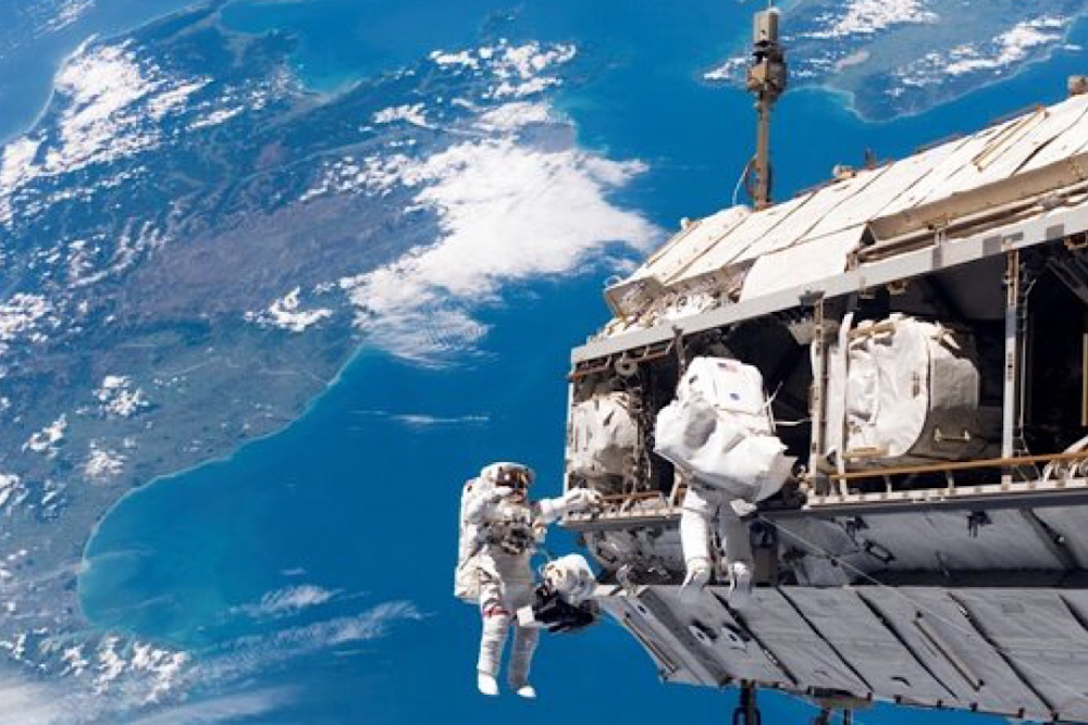 مشکل پزشکی پیاده‌روی فضایی را لغو کرد