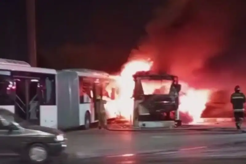 آتش زدن اماکن عمومی و خصوصی از سوی اغتشاشگران در مشهد