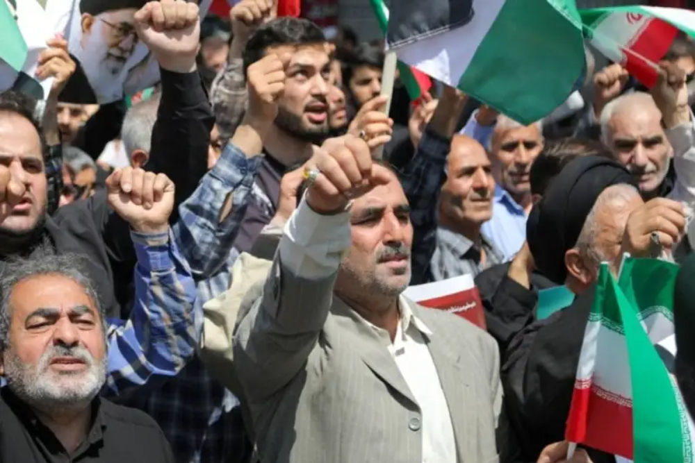 אבל למה הם תומכים בהתפרעות באיראן?