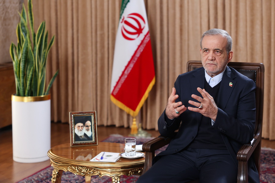 伊朗总统：政府将解决抗议者的问题  敌人为达到其目标向伊朗派恐怖分子