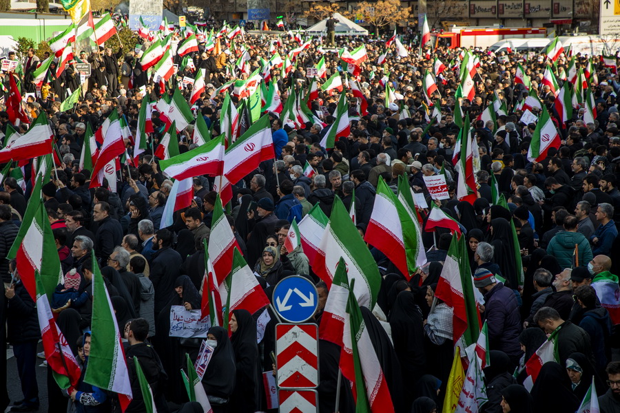 قائد الثورة حول مسيرات الشعب الحاشدة: تحذير للساسة الاميركيين