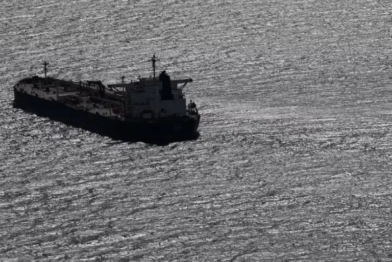 سرگردانی ده‌ها نفتکش با پرچم آسیا در نزدیکی تنگه هرمز