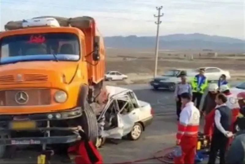 3 کشته و 2 مصدوم بر اثر برخورد پراید با کامیون در زنجان